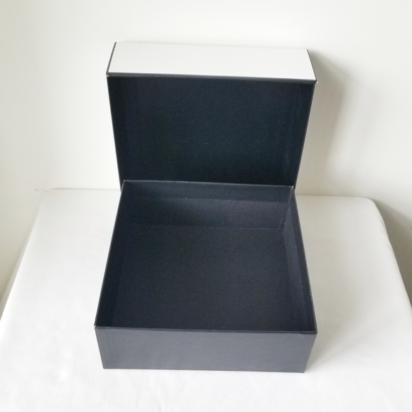 Chanel Gift Box - Picture 2 of 2